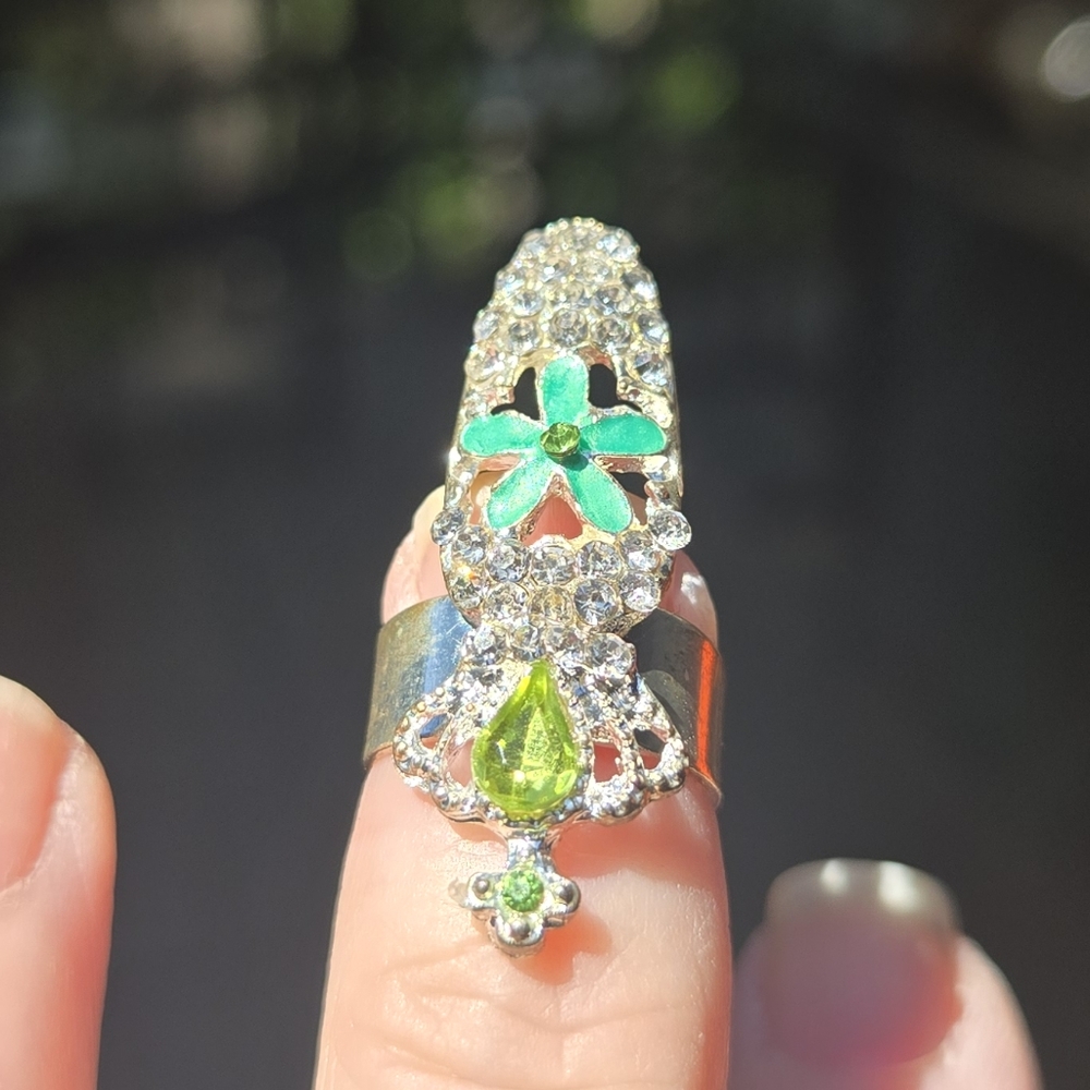 Elegant Green & Silver Floral Crown Crystal Nail Ring - Picture 3 of 8